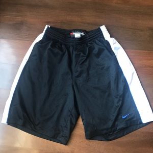 Nikes Men’s did XL Basketball shorts